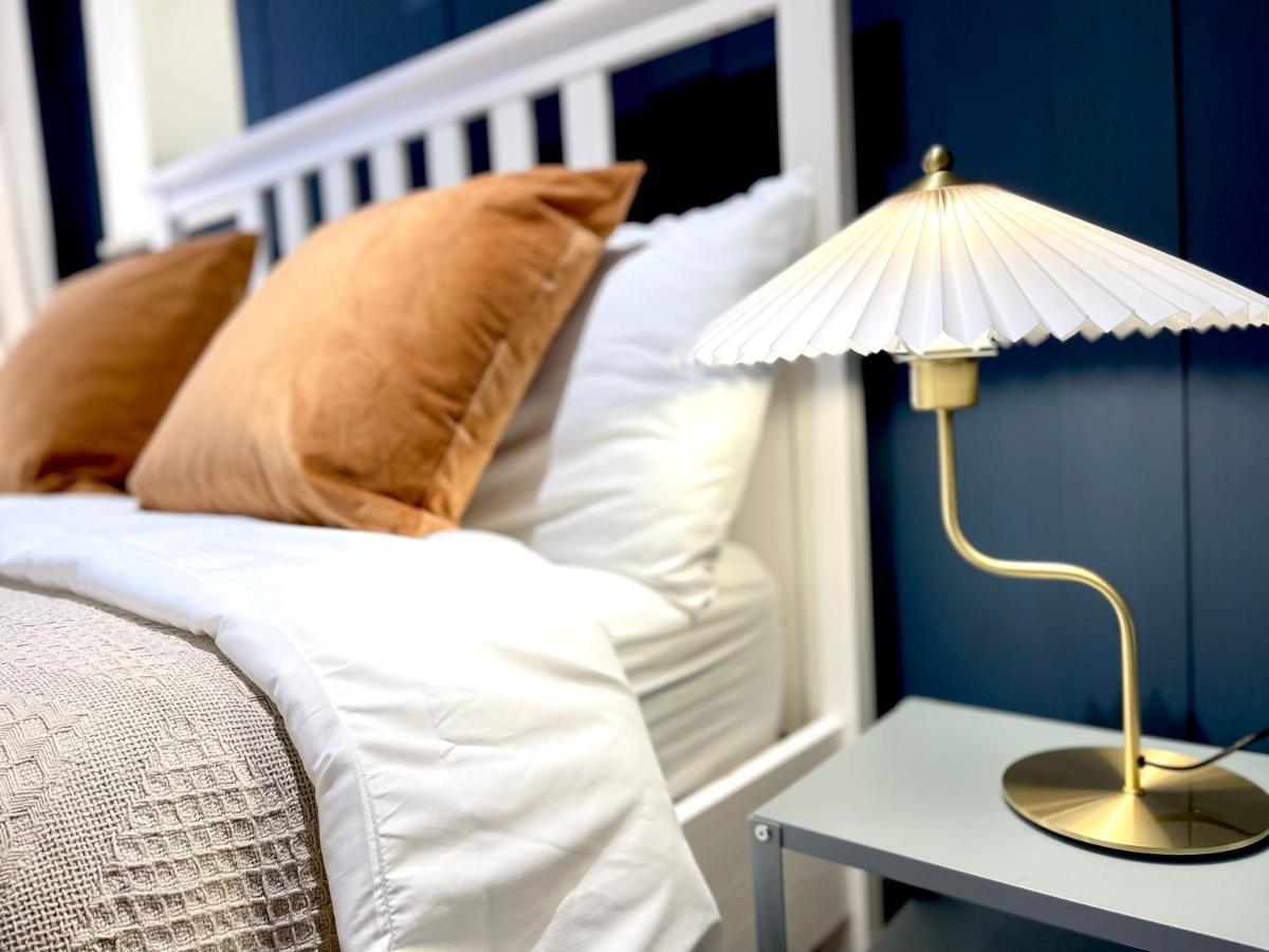 Am Living - Cheltenham Town Centre - St Georges Square Екстер'єр фото