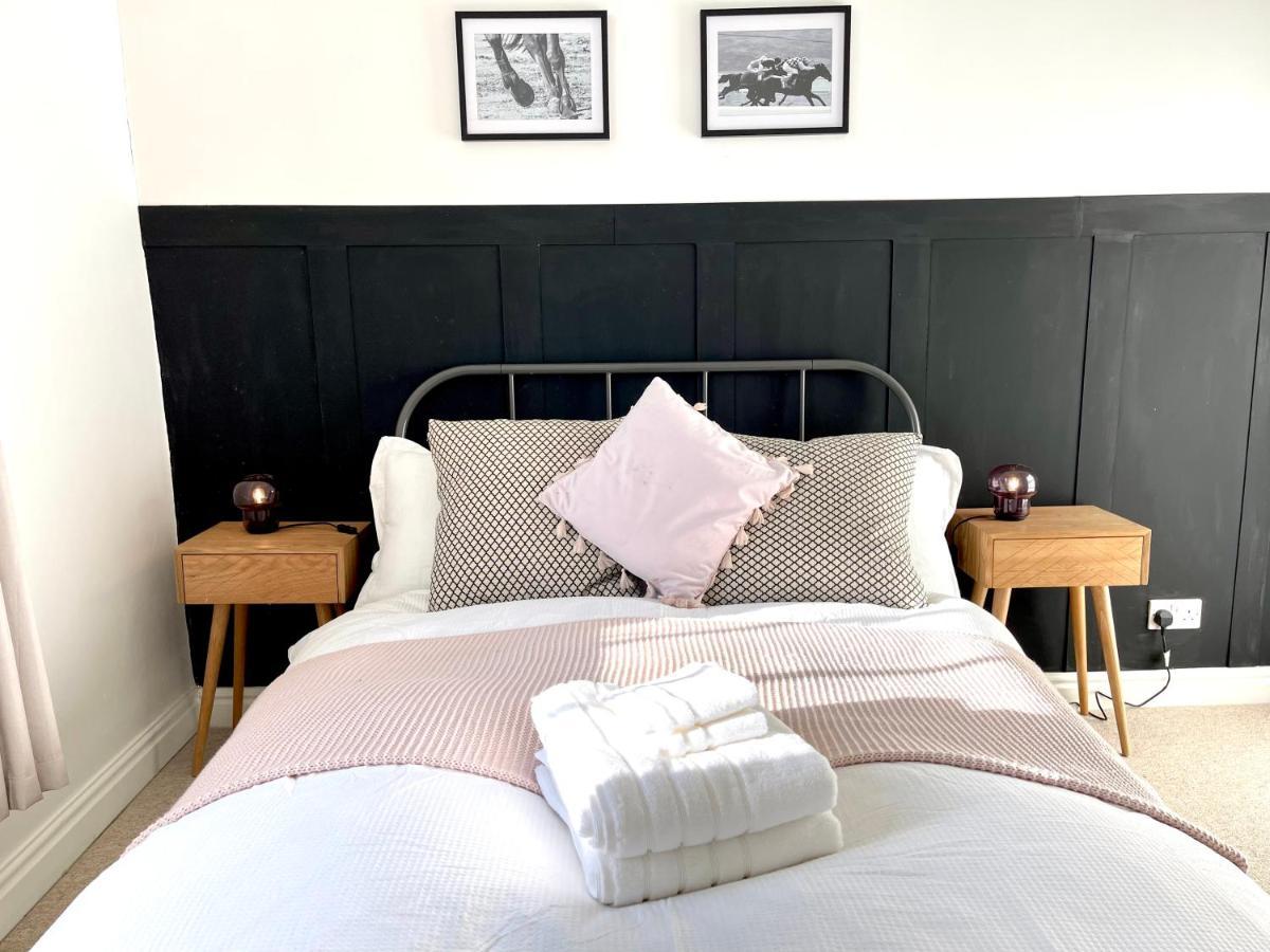 Am Living - Cheltenham Town Centre - St Georges Square Екстер'єр фото