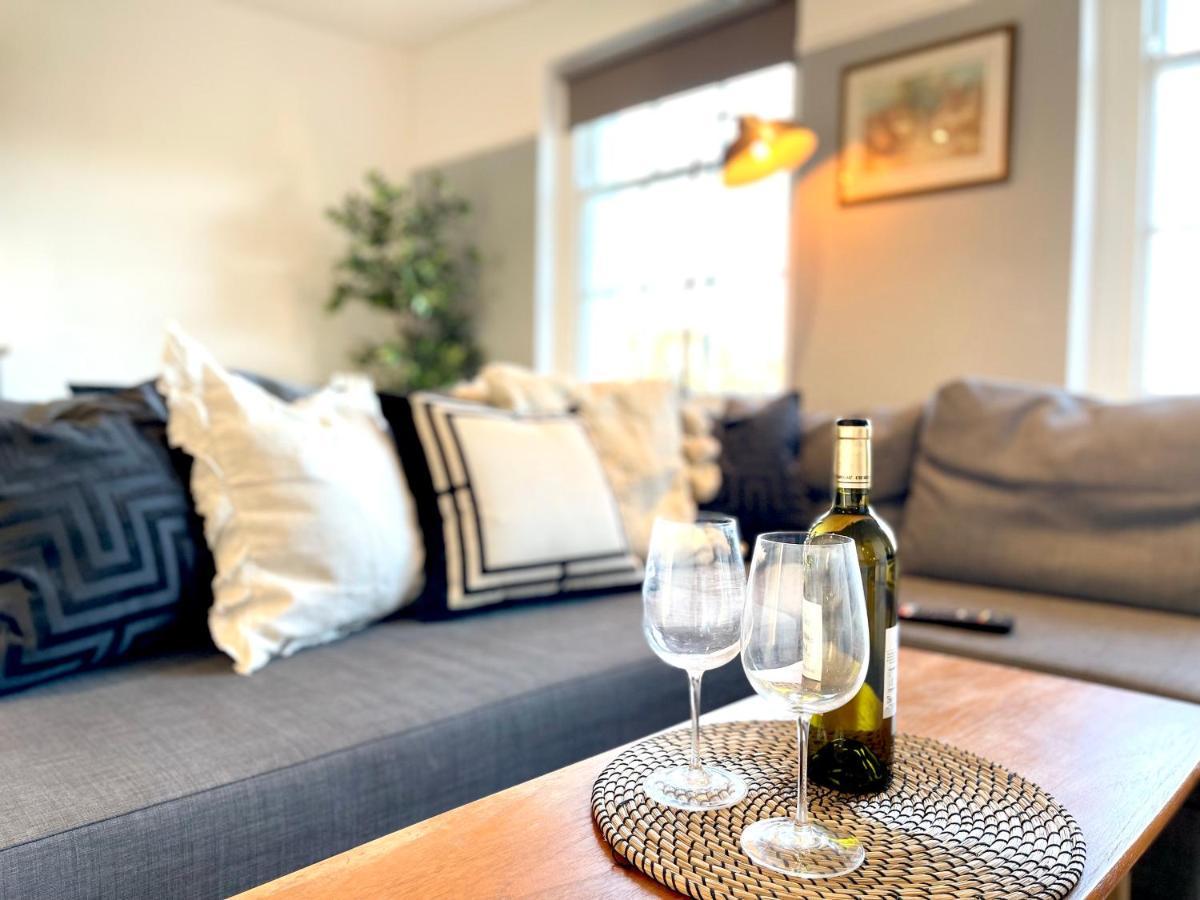 Am Living - Cheltenham Town Centre - St Georges Square Екстер'єр фото